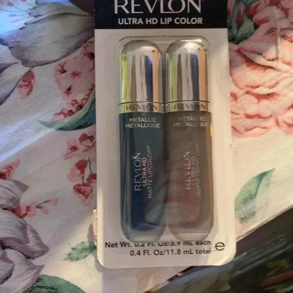 Revlon 2 PK of lipgloss - Picture 1 of 4